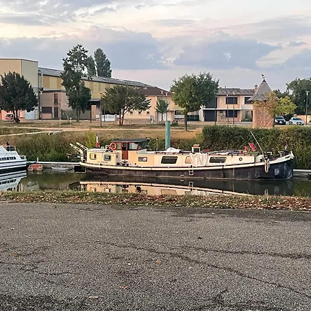 Peniche Mary Botel Pont-de-Vaux